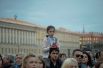 Участники всероссийской акции «Свеча памяти» на Дворцовой площади в Санкт-Петербурге.