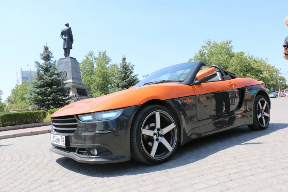 Как отметил куратор проекта Дмитрий Онищенко, идея проекта заключается в создании бюджетного молодежного спортивного автомобиля типа родстер с привлекательным внешним видом. 