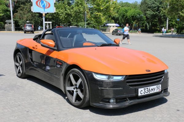 21 июня на площади имени Нахимова в Севастополе была представлена модель российского спортивного автомобиля – родстера «Крым».