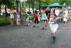 На площадке "АиФ на Оби" на аллеях Центрального парка проходили конкурсы для детей. Проехать на роликах, поскакать на скакалке, показать как надо прыгать в классики.