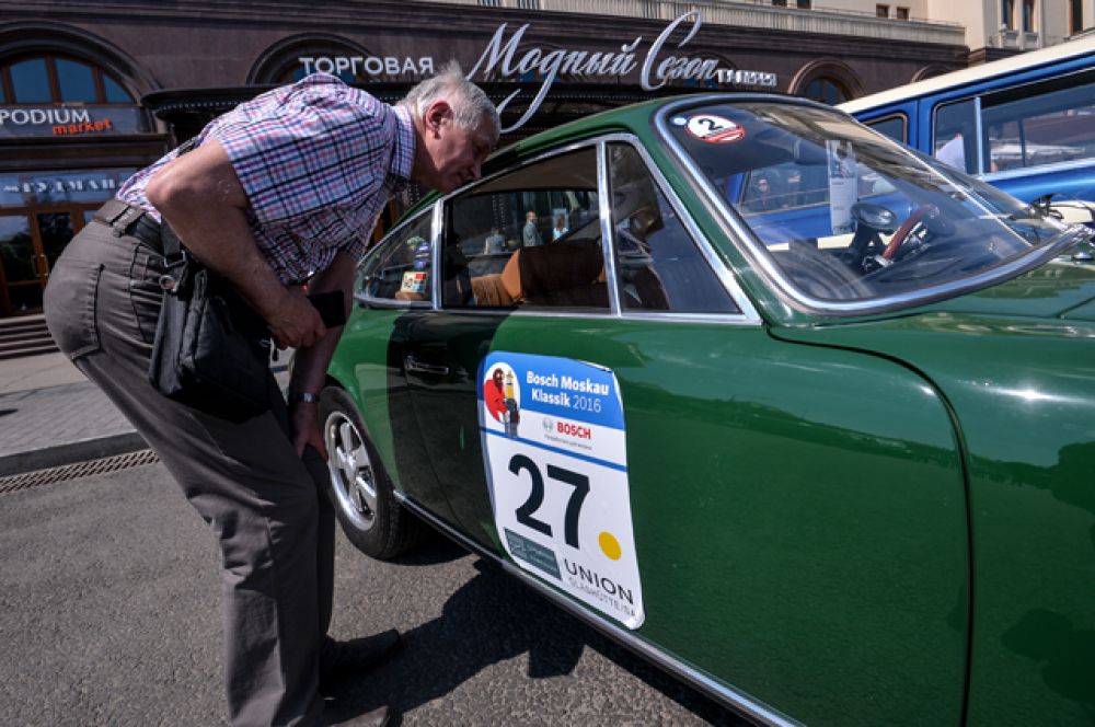 Автомобиль Porsche 911 1973 года выпуска.