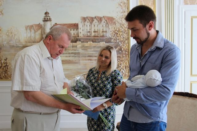 Антон Литвинов стал трехтысячным калининградцем, рожденным в 2016 году.