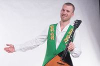 Андрей Кириченко - балалаечник, солист калининградского оркестра русских народных инструментов.
