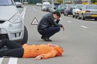 Один из автомобилей отбросило на тротуар, где он снес светофор и сбил двух женщин