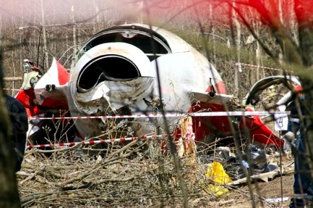 Фото с места авиакатастрофы 10 апреля 2010 года.