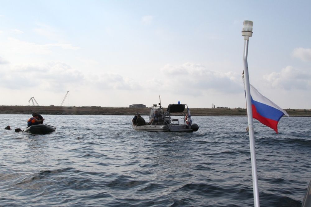 На воде дежурило два катера Государственной инспекции по маломерным судам Главного управления МЧС России по г. Севастополю.