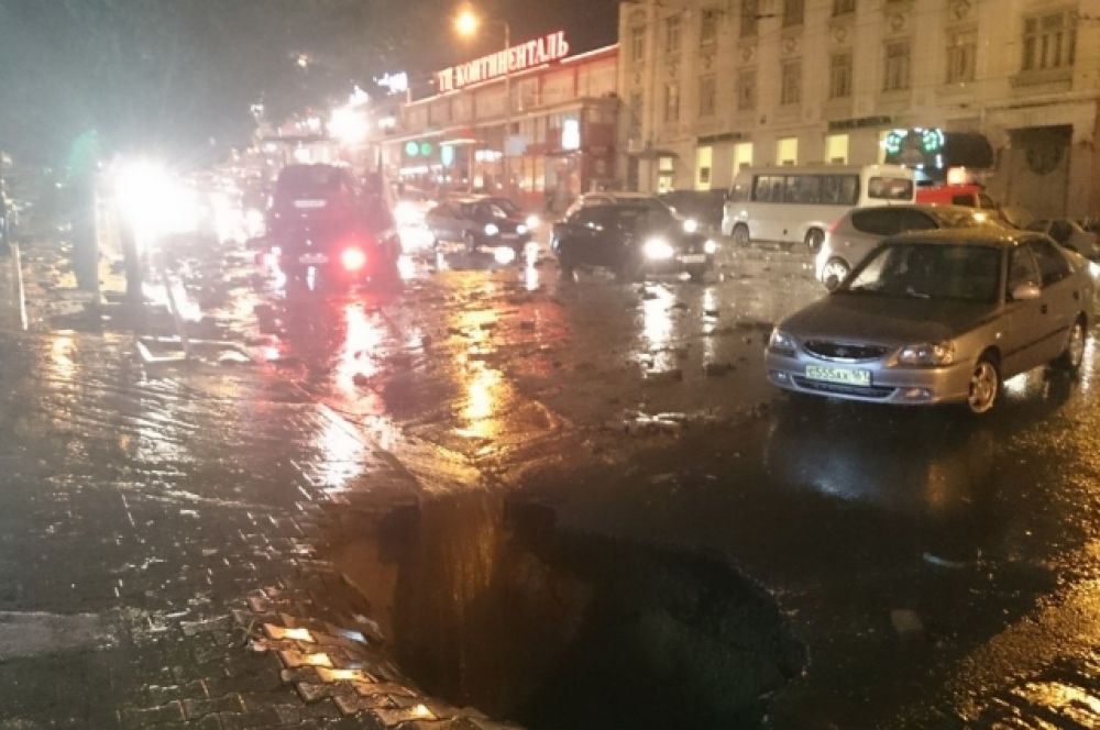 В это день в Ростове за несколько часов выпало до 25 миллиметров осадков - половина месячной нормы.