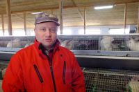 Фермер-кроликовод Константин Ротарь в своём хозяйстве в Тереньгульском районе.