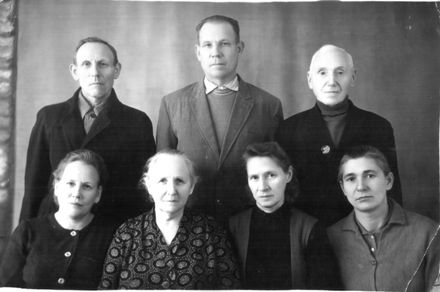 Константин Петрович на фото справа, в верхнем ряду.