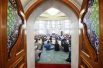 Мусульмане перед намазом в день праздника Ураза-байрам в мечети Кул Шариф в Казани.