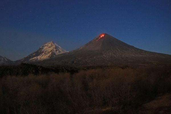 На восточном склоне вулкана произошел взрыв. 