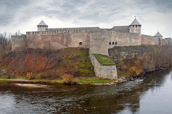 Королевская гавань – Ивангородская крепость на берегу Нарвы на границе России и Эстонии.