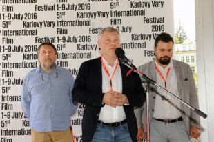 Режиссер Виталий Манский, меценат Игорь Янковский и глава Госкино Филипп Ильенко
