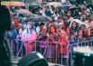 На второй день фестиваля пошел очень сильный дождь, но людей это не остановило