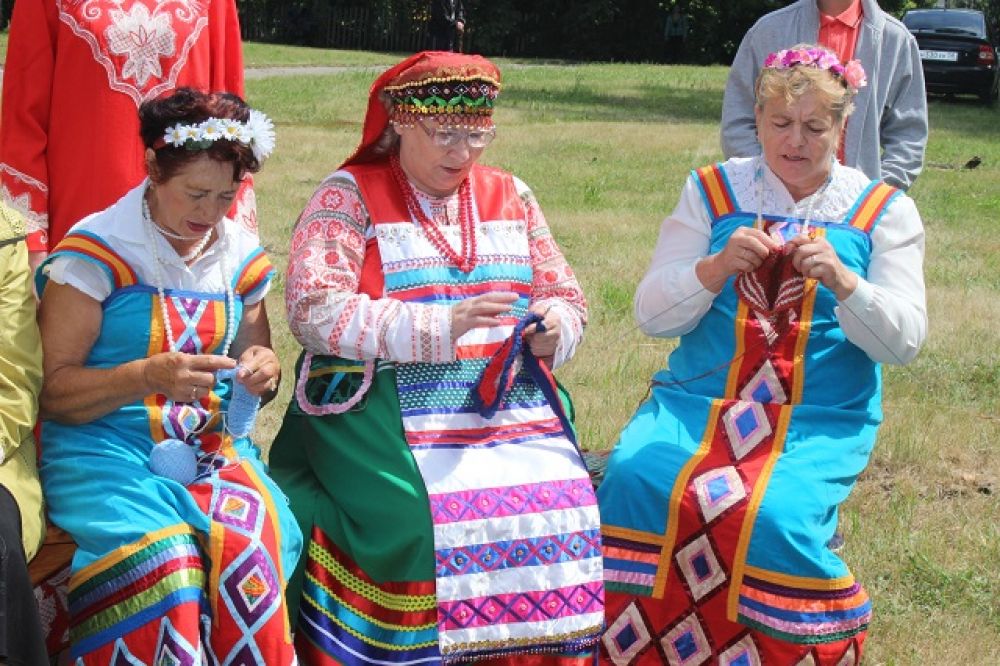Конкурс скоростного вязания.