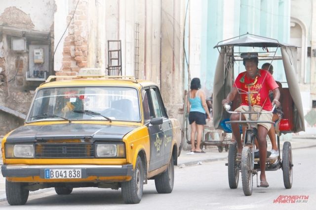 Кубинцы до сих пор ездят на старых советских «копейках». И ждут к ним запчастей.