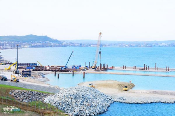 Строительство моста на крымском берегу