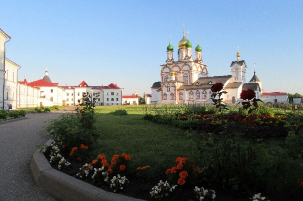 Варницкий монастырь, приписной монастырь Троице- Сергиевой Лавры гостеприимно принял паломников под свой кров.