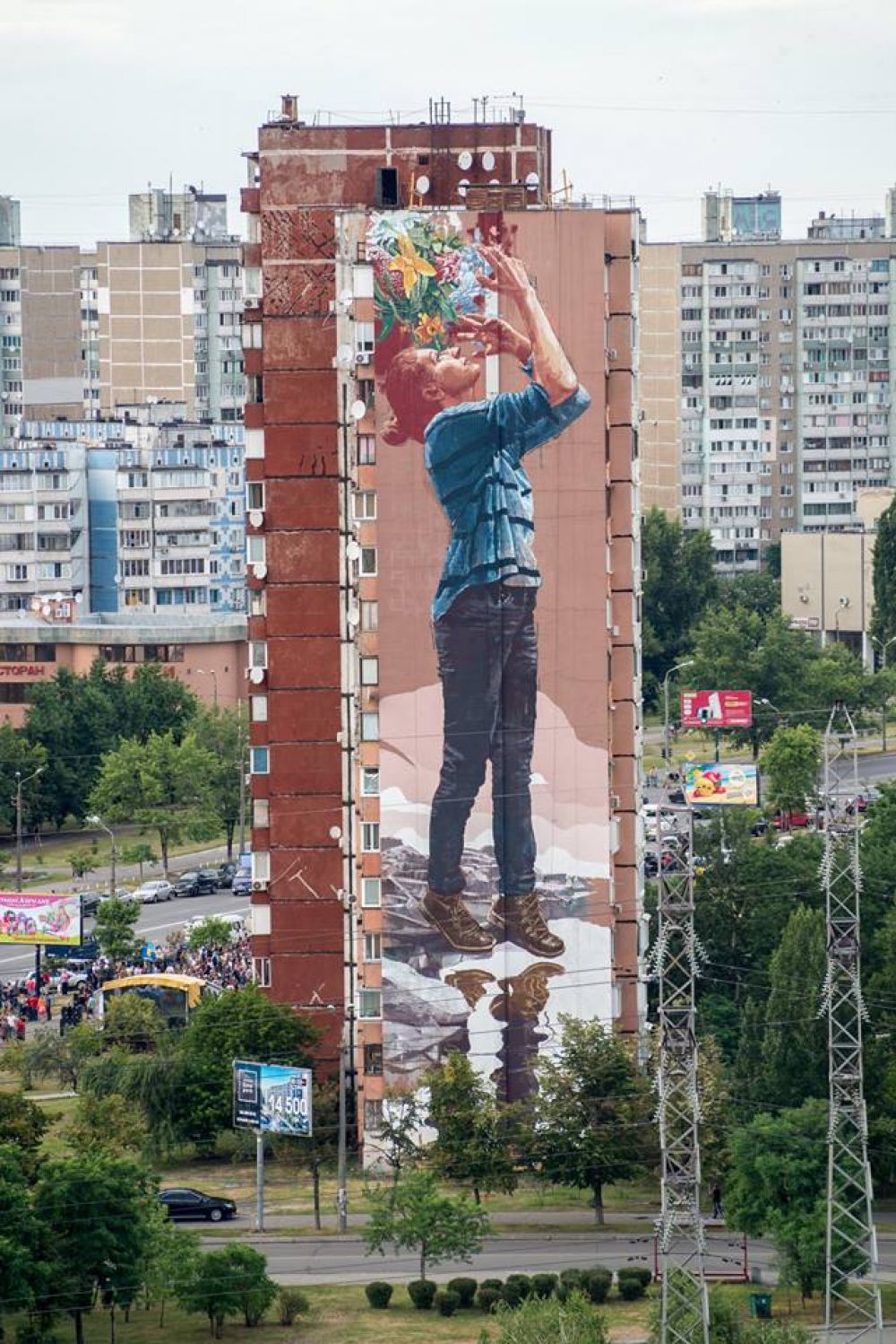 Недавно открывшийся мурал на Троещине, на проспекте Маяковского 2/1