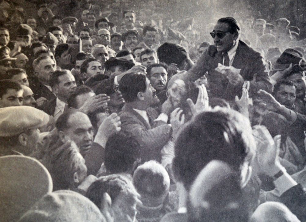 В сентябре 1961 года был повешен свергнутый премьер-министр Аднан Мендерес.