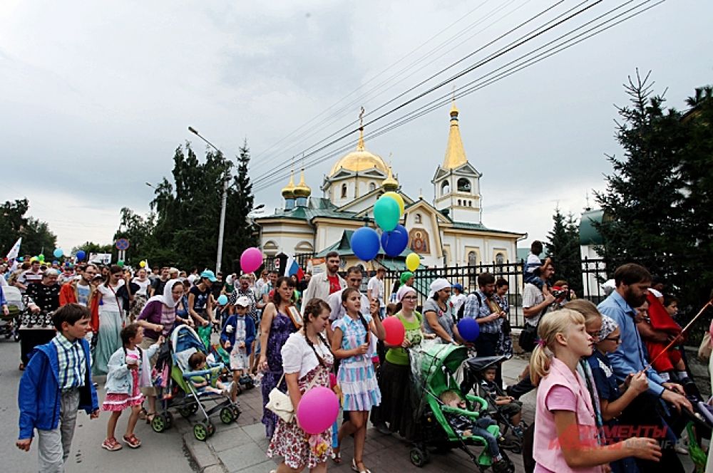 Закончился крестный ход возле Вознесенского собора. Но программа для его участников была подготовлена и дальше.