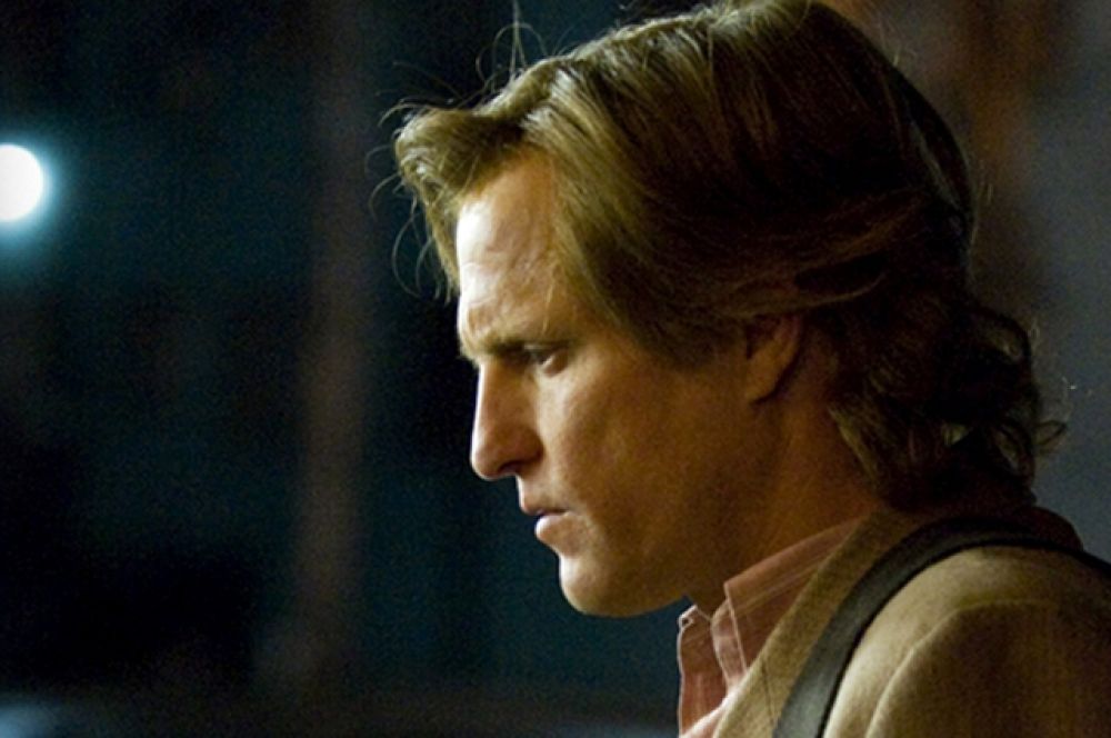 Слепого пианиста/продавца мяса Эзры Тернера в фильме «Семь жизней» (2008),