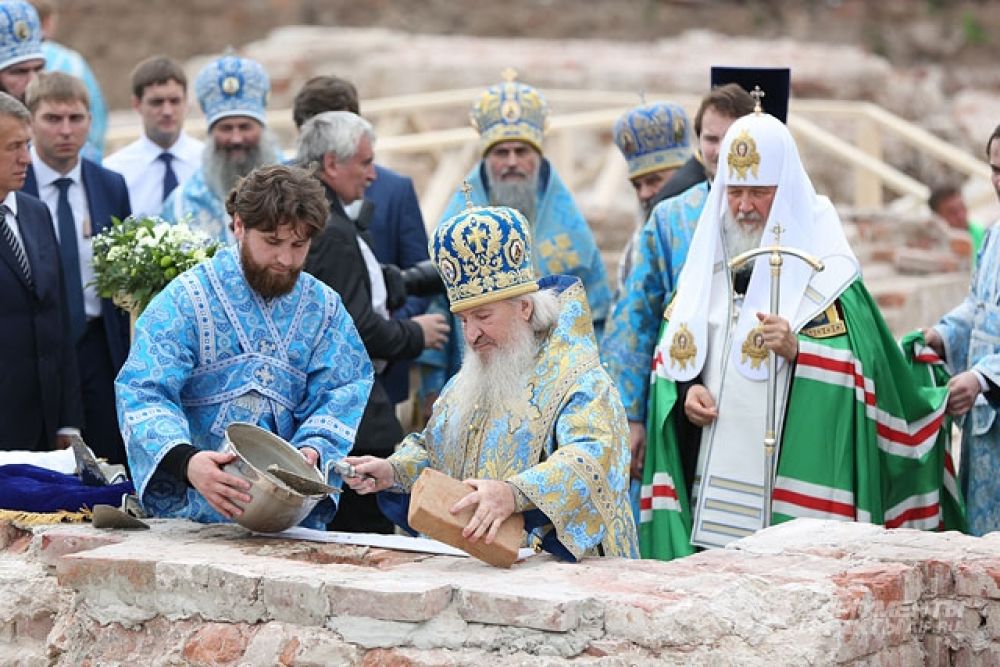 Закладка капсулы с посланием потомкам в основание Казанского собора.