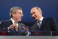 Президент России Владимир Путин и президент Международного Олимпийского комитета Томас Бах.