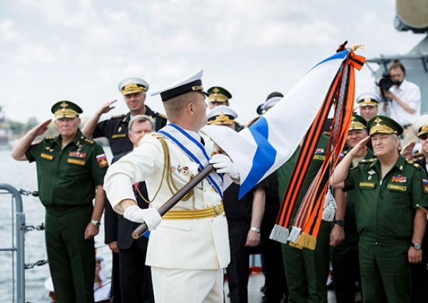 Орден Нахимова был учрежден в годы Великой Отечественной войны в знак уважения к отваге, мужеству и подвигам моряков, которые внесли огромный вклад в победу над врагом.