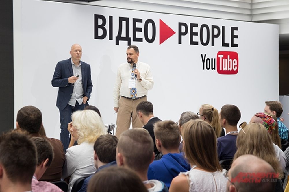 Немножко позже было вступительное слово про цифры и факты Youtube