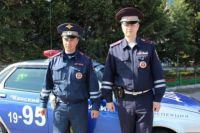 Андрей Парфенов и Денис Микуляк рано утром патрулировали улицы.