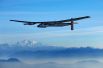 Solar Impulse 2 над городом Пайерн, Швейцария.