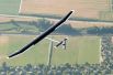 Solar Impulse 2 над городом Пайерн, Швейцария.