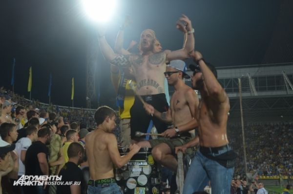 Фанаты отчаянно поддерживали свою команду из Ростова-на-Дону.