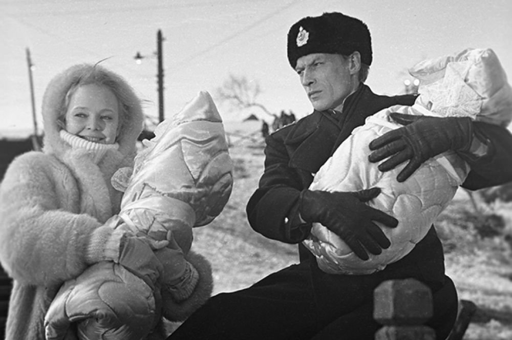 Наталья Белохвостикова в роли Ани и Николай Олялин в роли Платонова на съемках кинофильма «Океан» (1973) режиссёра Юрия Вышинского.
