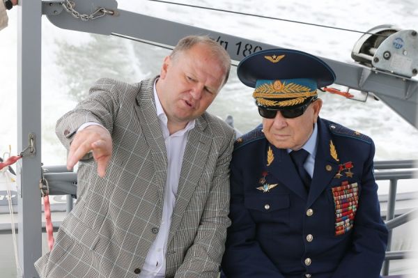 Николай Цуканов и космонавт Алексей Леонов. 2015 год.