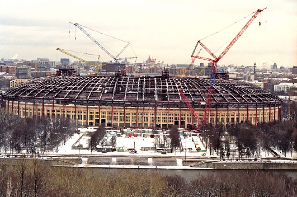 В 1996—1997 годах стадион был реконструирован с сооружением крыши.