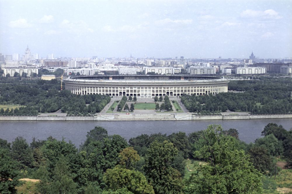 Вид на Большую спортивную арену с Ленинских гор, 1973 год.