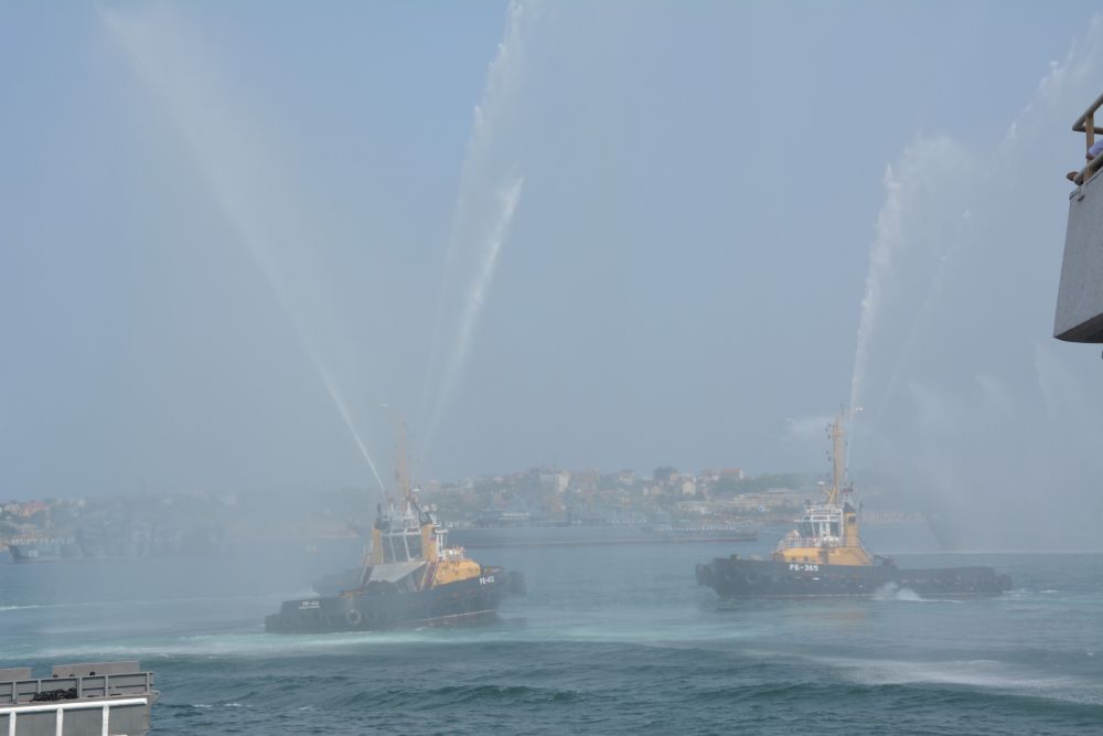 «фонтаны на воде» и «вальс буксиров»;