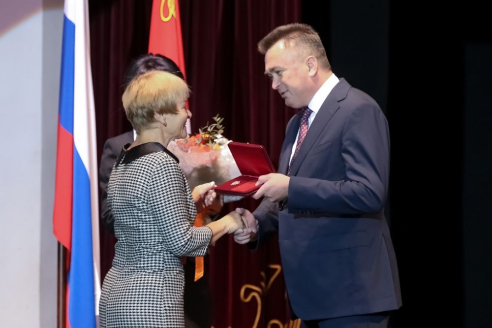 Губернатор вручил награды приморцам за вклад в развитие страны