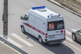 На место происшествия приехали полиция и скорая.