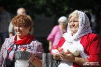 Принести и освятить яблоки, хлеб, пироги могут все желающие. 