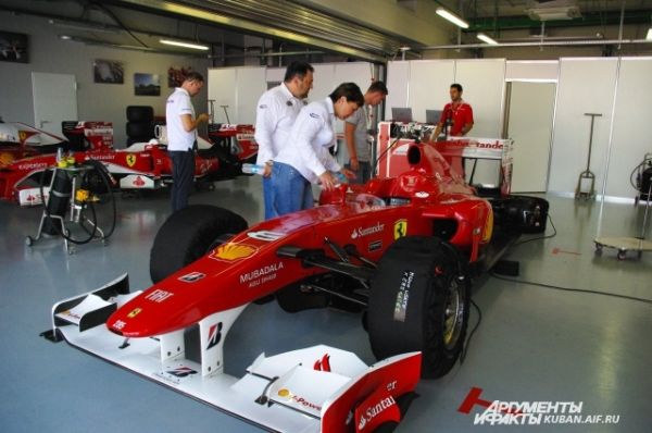 На гонках представили реальные болиды «Формулы-1», на которых когда-то ездили Михаэль Шумахер, Рубенс Баррикелло и Фернандо Алонсо.
