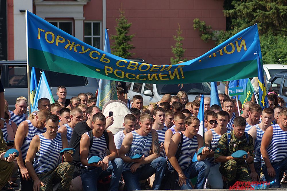 Пермяки почтили память павших боевых товарищей минутой молчания.