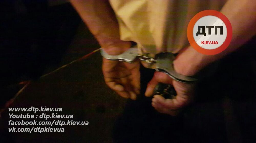 Виновник, который протаранил эти машины, был задержан для освидетельствования показаний