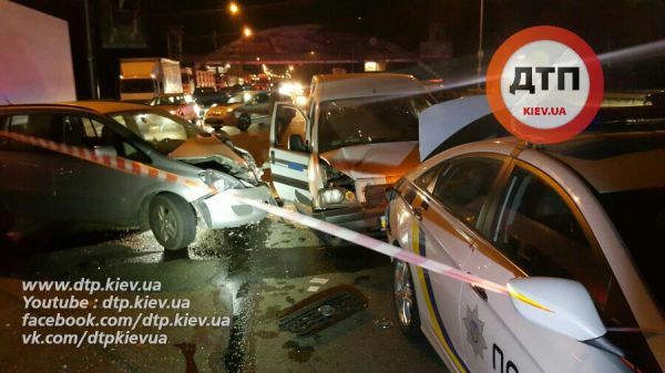 На место выехали дополнительные патрули полиции