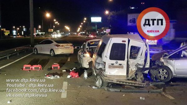 Машины всех участников ДТП получили серьезные повреждения