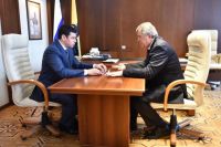 Дмитрий Миронов встретился с Сергеем Ястребовым в губернаторском кабинете на следующий день после назначения.