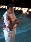 В 1996 году в Атланте олимпийский факел зажигал один из самых известных боксёров в истории мирового бокса Мохаммед Али.