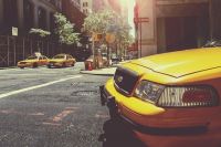 В последнее время в городе появилось много новых служб такси. 